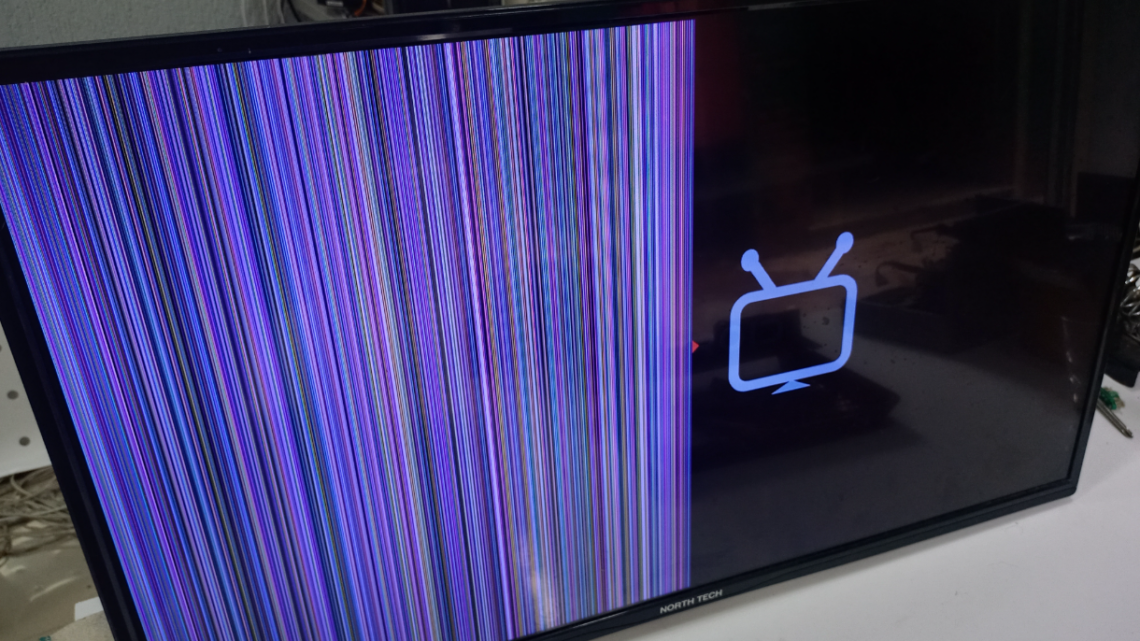 Como consertar TV com linhas na tela em casa